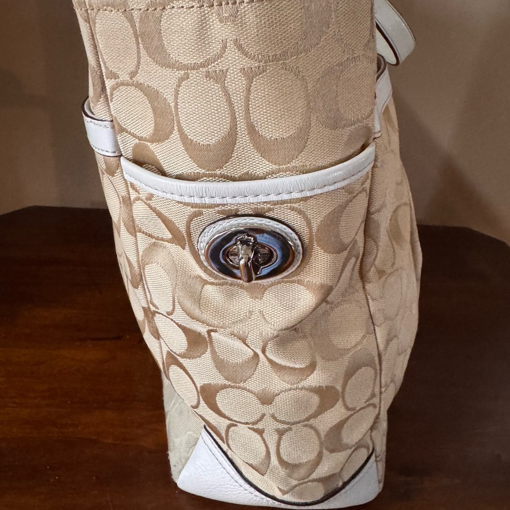Coach Gallery Signature Tote In Beige and White -Model # M0976-F14670 - Picture 4 of 16